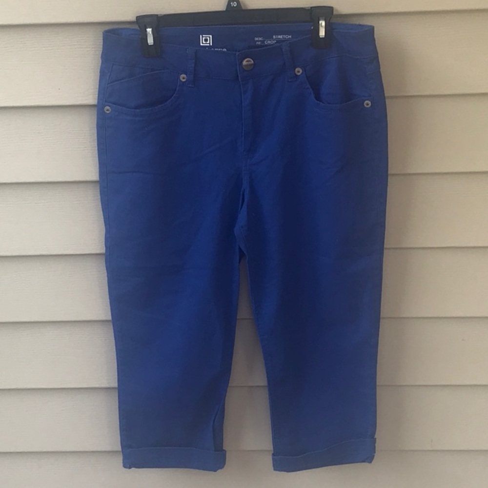 Nice Liz Claiborne cobalt blue stretch jeans.